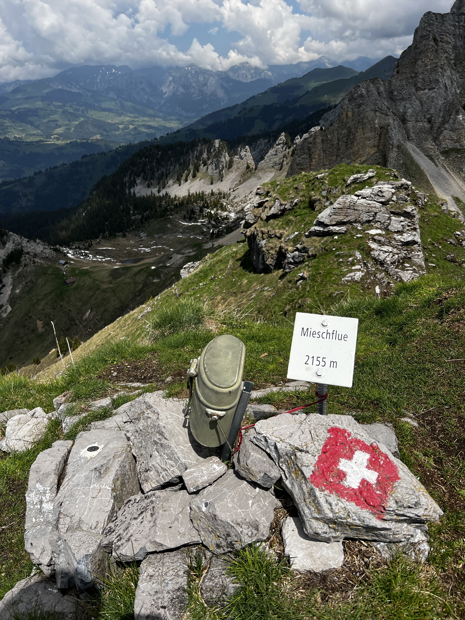 Mieschflue Hike in Bernese Oberland: A Panoramic Alpine Adventure