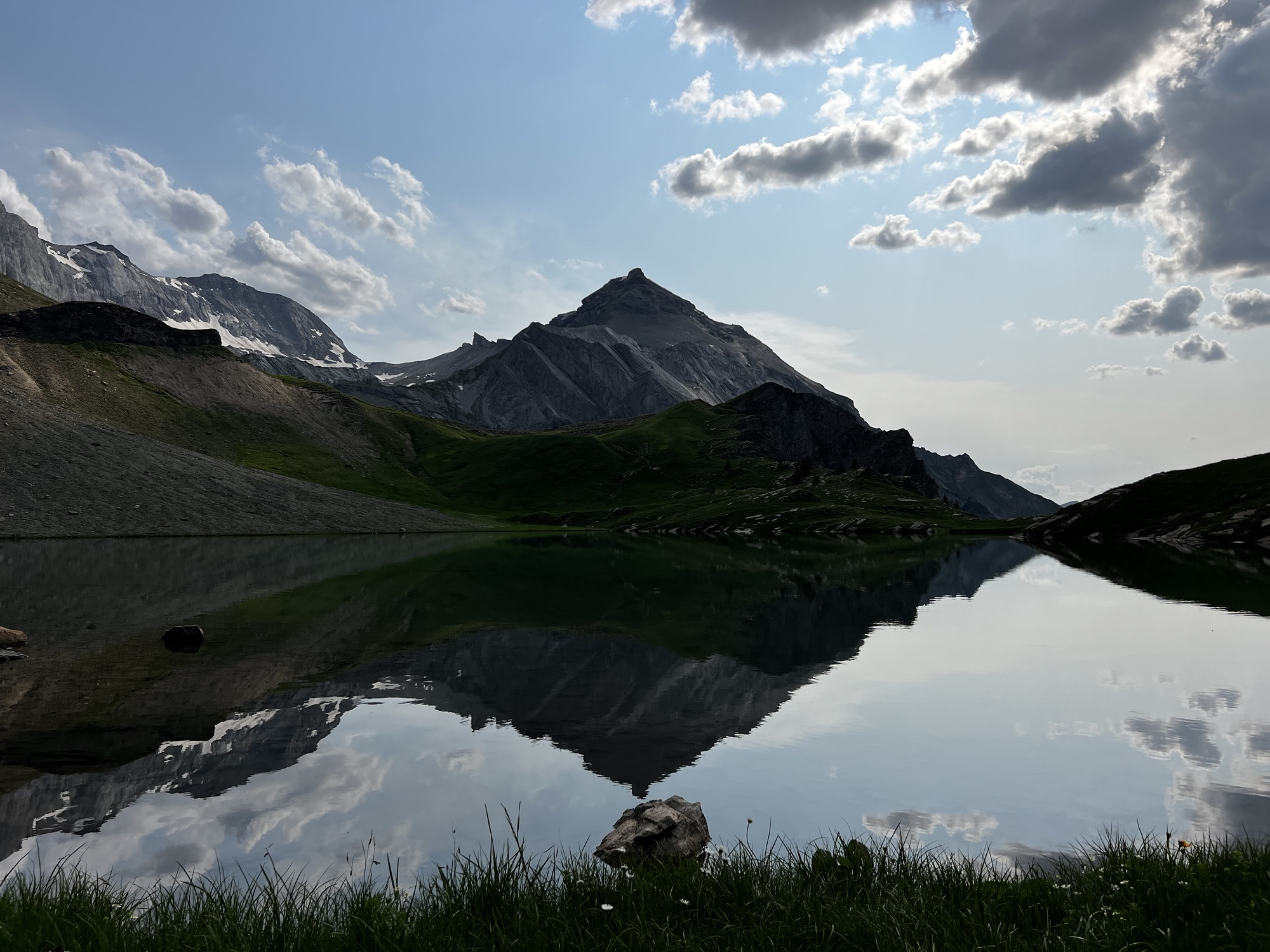 Flueseeli Hiking Trail: A Tranquil Alpine Escape in Lenk